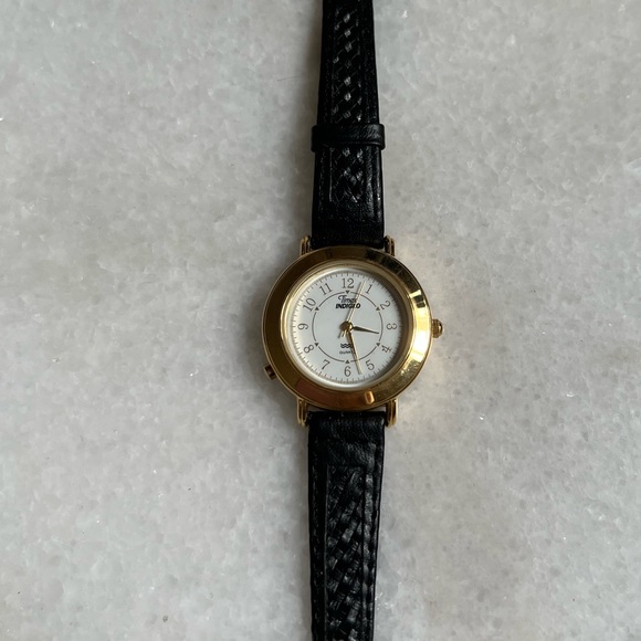 Timex Indiglo Black Leather Watch main image 4